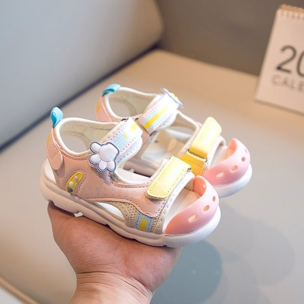 Sandale pentru copii cu petice și talpă plată