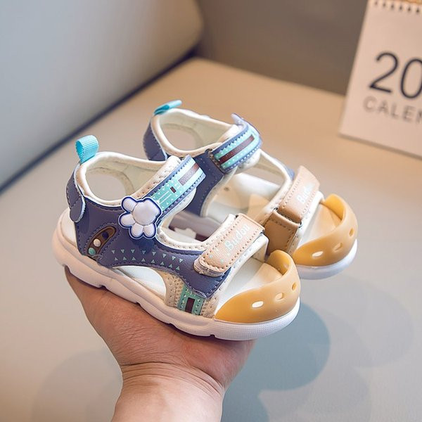 Sandale pentru copii cu petice și talpă plată