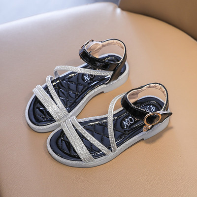 Model nou de sandale pentru o fata cu bretele subtiri cu pietre