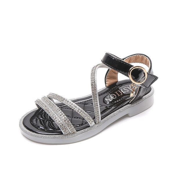 Model nou de sandale pentru o fata cu bretele subtiri cu pietre