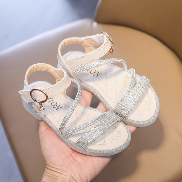 Model nou de sandale pentru o fata cu bretele subtiri cu pietre