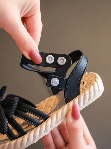 Vaikiškos basutės su kaspinu ir plokščiu padu mergaitėms