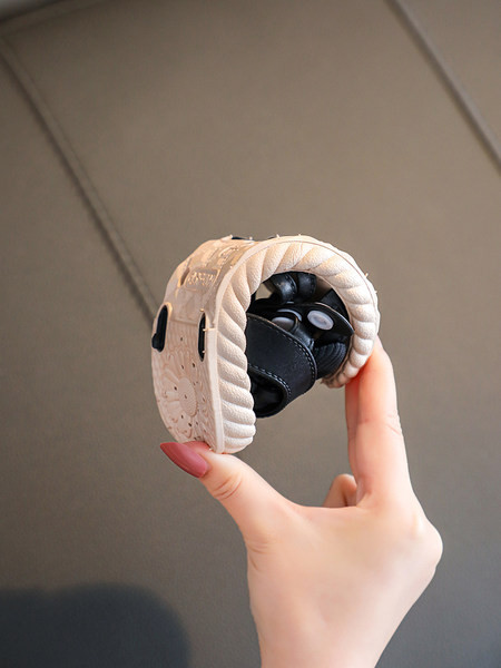 Vaikiškos basutės su kaspinu ir plokščiu padu mergaitėms