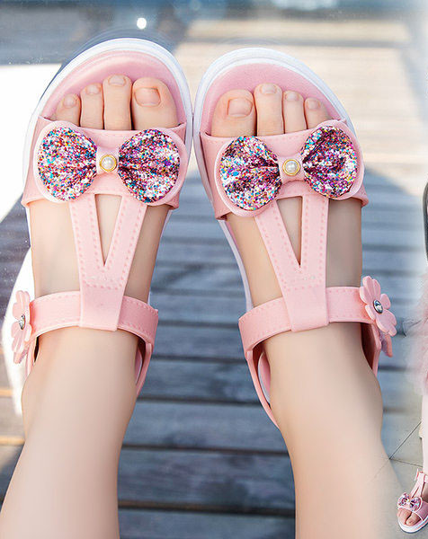 Gyermek szandál szalaggal és virággal