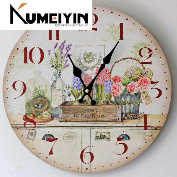 Lilledega ümmargune seinakell