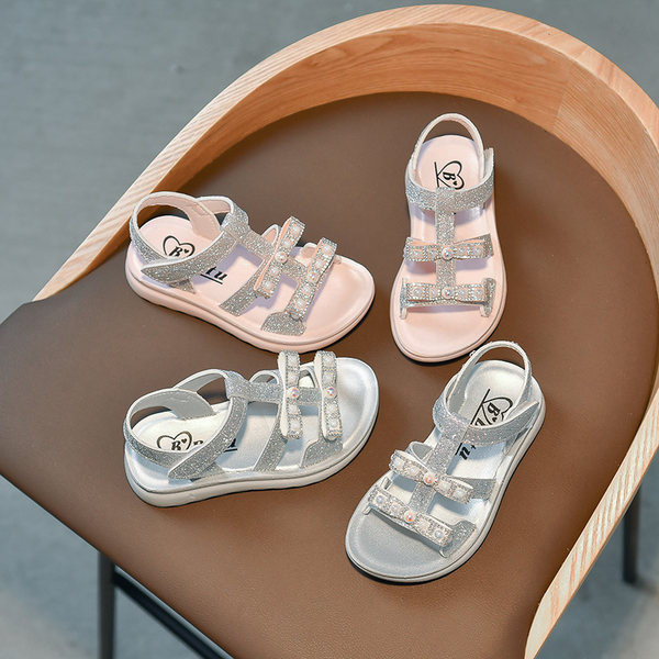 Sandale pentru fete cu efect strălucitor și perle