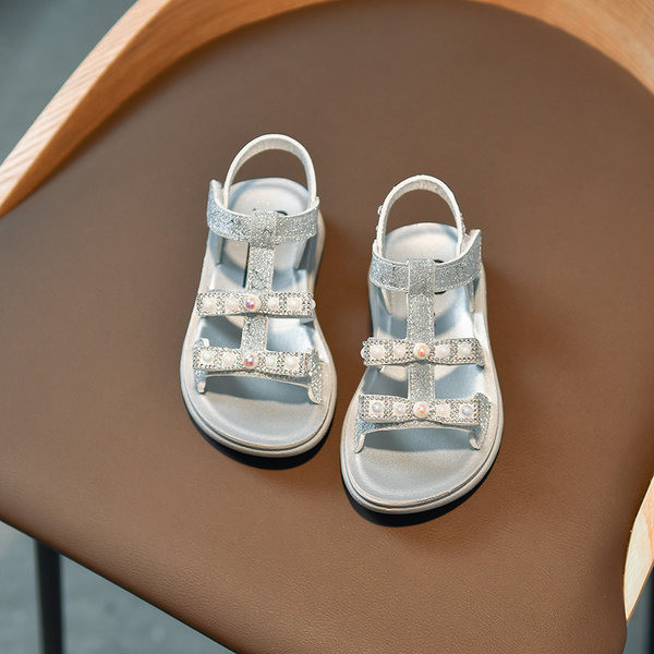 Sandale pentru fete cu efect strălucitor și perle