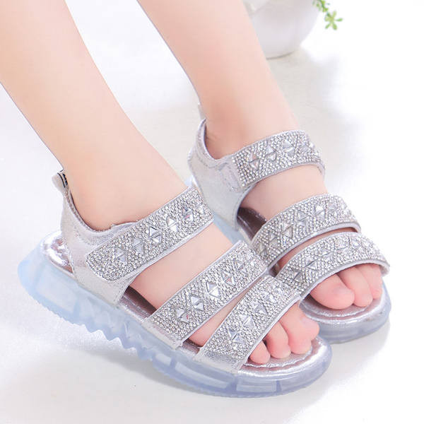 Sandale pentru fete cu bretele strălucitoare și talpă strălucitoare