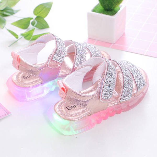 Sandale pentru fete cu bretele strălucitoare și talpă strălucitoare