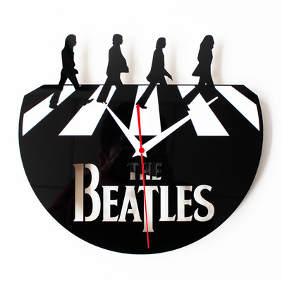 Стенен часовник с надпис The Beatles