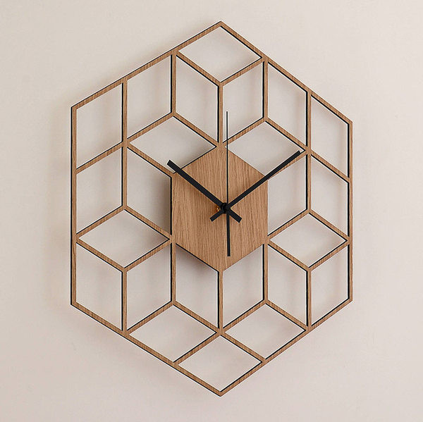 Ceas de perete elegant în formă de diamant