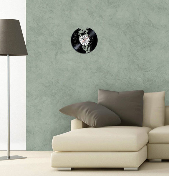 Ceas de perete rotund de vinil cu inscripția Suntem cu toții supărați aici