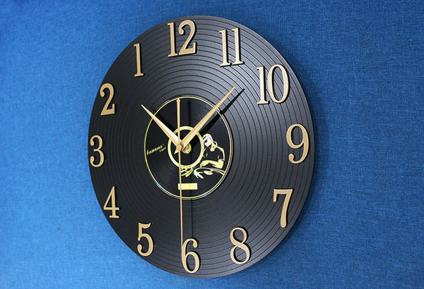 Ceas de perete elegant din vinil cu numere