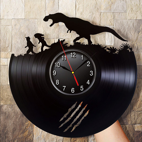 Ceas de vinil la zi pentru un perete rotund cu un dinozaur