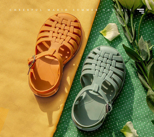 Sandale pentru copii cu cataramă - două modele pentru fete