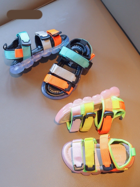 Casual παιδικά χρωματιστά σανδάλια με λουράκια βελκρό και φωτεινή σόλα