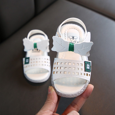 Sandale de vară pentru o fată - diferite modele