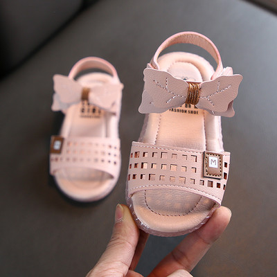 Sandale de vară pentru o fată - diferite modele