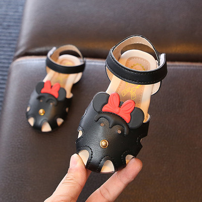 Sandale de vară pentru o fată - diferite modele