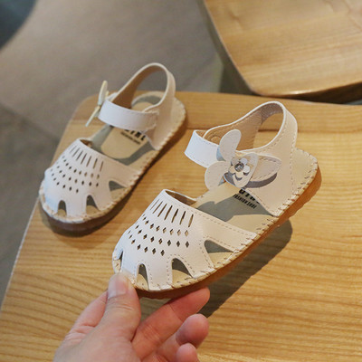 Sandale de vară pentru o fată - diferite modele