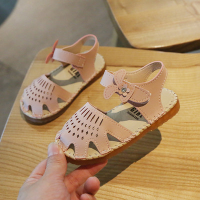 Sandale de vară pentru o fată - diferite modele