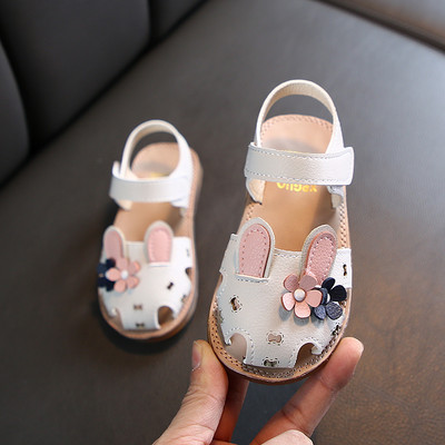 Sandale de vară pentru o fată - diferite modele