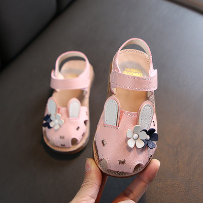 Sandale de vară pentru o fată - diferite modele