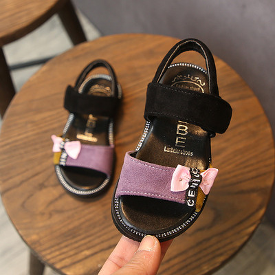 Sandale de vară pentru o fată - diferite modele