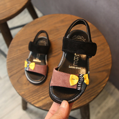 Sandale de vară pentru o fată - diferite modele