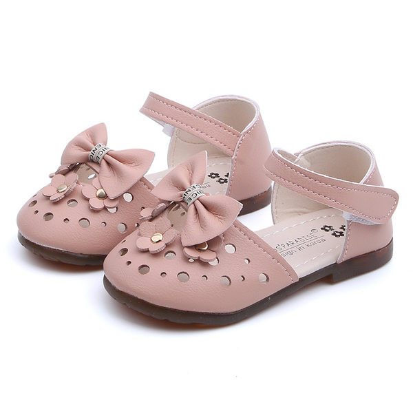 Sandale de vară pentru o fată - diferite modele