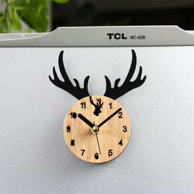 Декоративен малък часовник с магнитно закачане с елен подходящ за хладилник