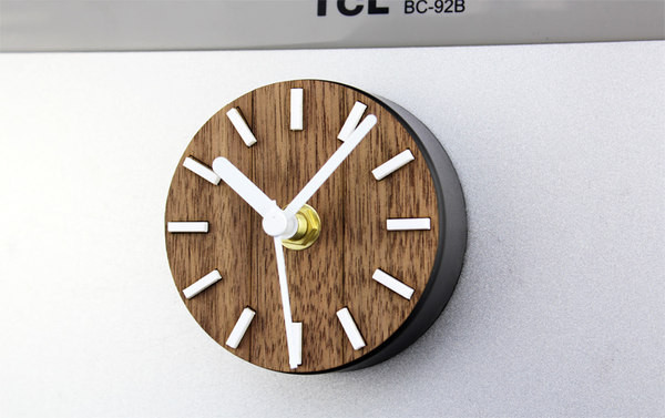 Ceas mic decorativ potrivit pentru frigider cu carlig magnetic in forma rotunda