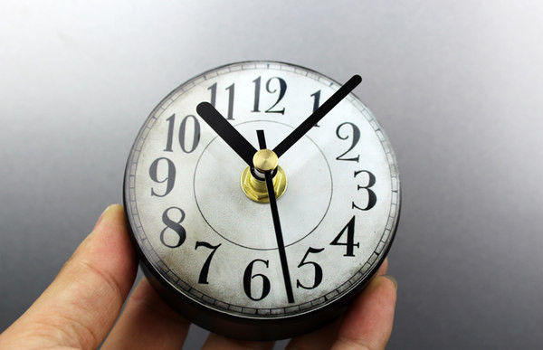 Κομψό διακοσμητικό ρολόι με μαγνητικό γάντζο