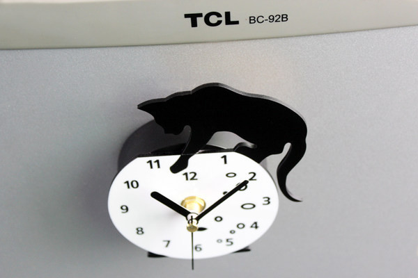 Μικρό διακοσμητικό ρολόι με μαγνητικό εξάρτημα με γάτα