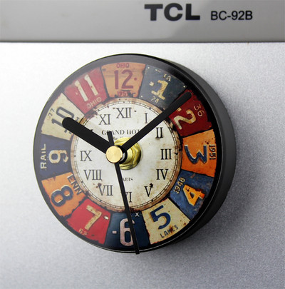 Mini ceas decorativ rotund cu carlig magnetic potrivit pentru frigider