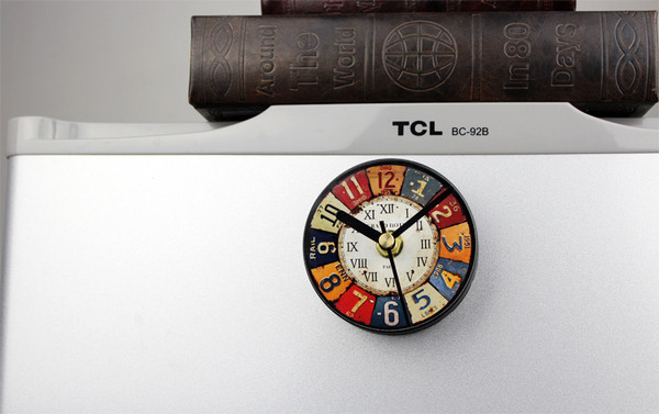 Mini ceas decorativ rotund cu carlig magnetic potrivit pentru frigider