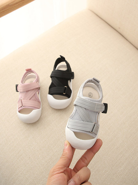 Naujo modelio vaikiškos basutės su lopais ir plokščiu padu mergaitėms