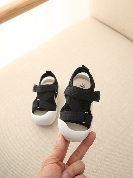 Naujo modelio vaikiškos basutės su lopais ir plokščiu padu mergaitėms