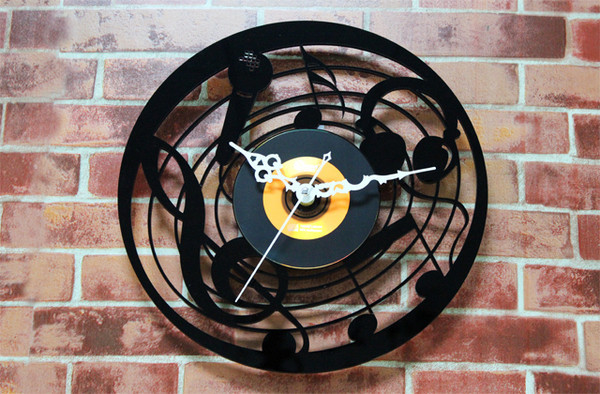 Κομψό διακοσμητικό ρολόι σε στρογγυλό σχήμα