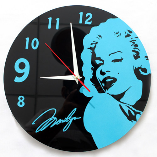 Κομψό διακοσμητικό ρολόι σε στρογγυλό σχήμα με επιγραφή