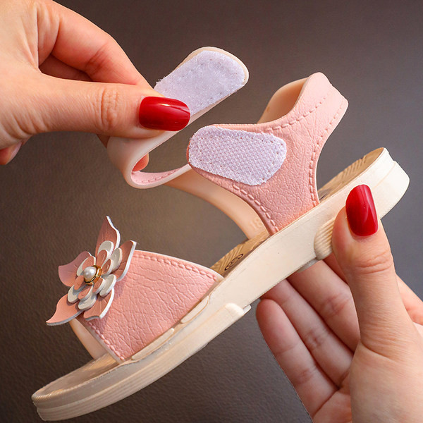 Model nou de sandale din imitatie de piele pentru copii cu element 3D cu flori