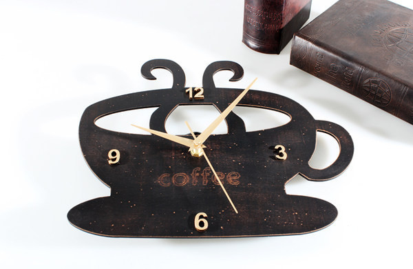 Ceas decorativ modern în formă de ceașcă cu inscripția Cafea