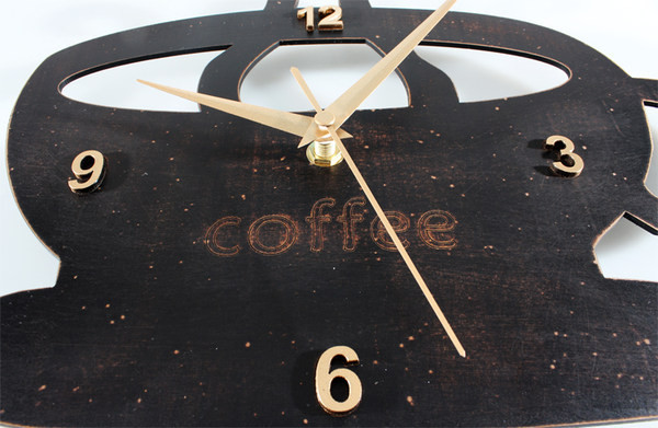 Ceas decorativ modern în formă de ceașcă cu inscripția Cafea