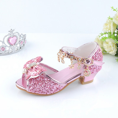 Μοντέρνα παιδικά σανδάλια με στοιχεία 3D και μεταλλικά στοιχεία για κορίτσια