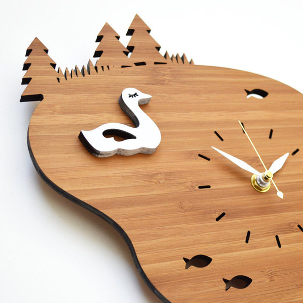 Ceas modern din lemn decorativ cu lebede