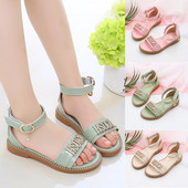 Sandale moderne pentru o fată cu decor metalic și pietre