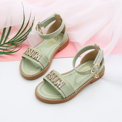 Sandale moderne pentru o fată cu decor metalic și pietre