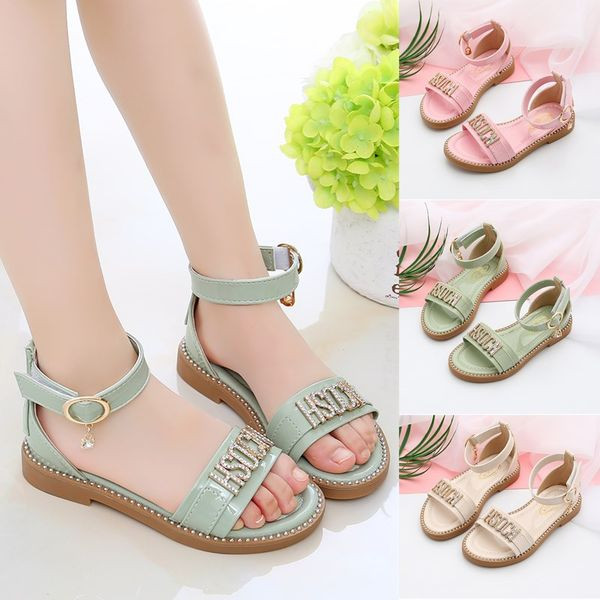 Sandale moderne pentru o fată cu decor metalic și pietre