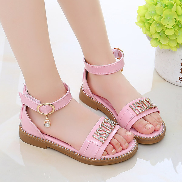 Sandale moderne pentru o fată cu decor metalic și pietre