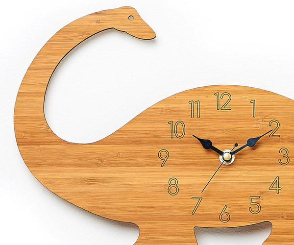 Ceas de perete cu dinozaur din lemn